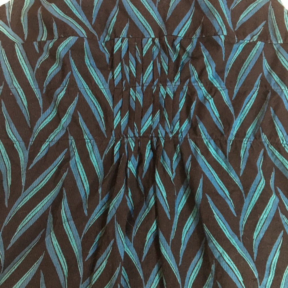 Beautiful sleeveless top - Picture 3 of 4